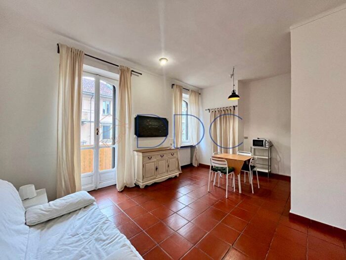 Appartamento monolocale in affitto in via Pesaro, Aurora, Torino