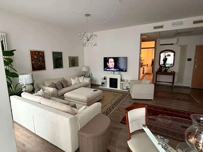 Appartamento trilocale in vendita in Piazza Benvenuti, Crema