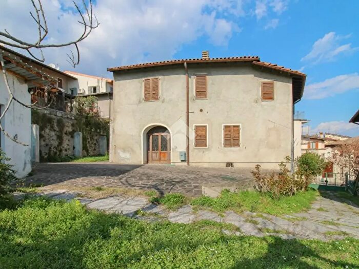 Appartamento trilocale in vendita in Via Raffaello, Toscolano Maderno