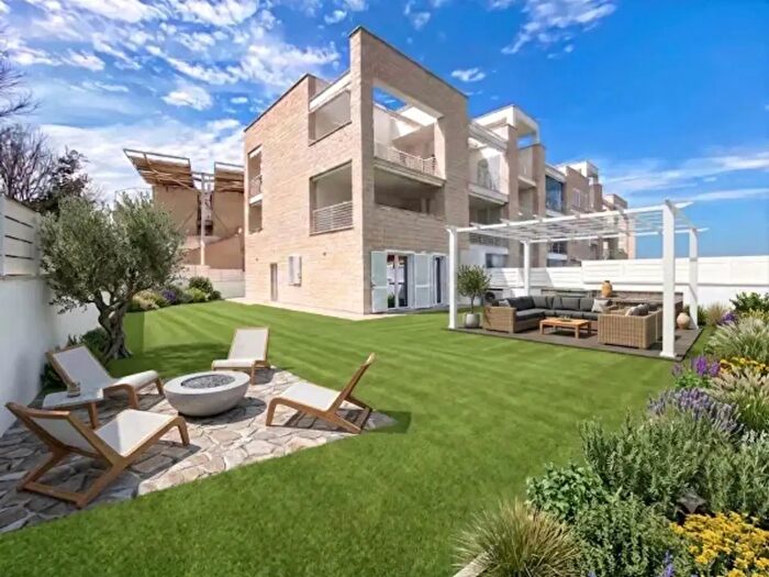 Appartamento trilocale in vendita in Via Ortona, Fiumicino