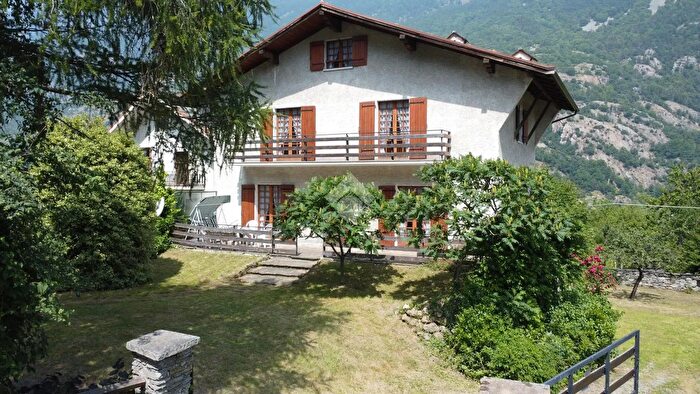 Casa con 6 locali in vendita in Via Torino, Chiomonte