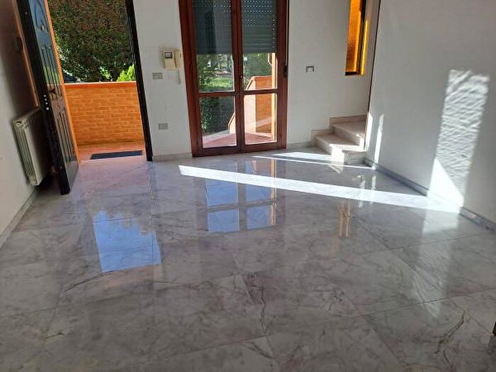 Casa con 5 locali in vendita in Taglio Di Po