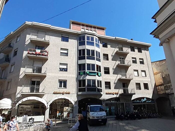 Appartamento bilocale in affitto in Galleria Campello, Centro, Sondrio