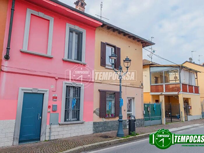 Casa bilocale in vendita in Via Vittorio Veneto, Lacchiarella