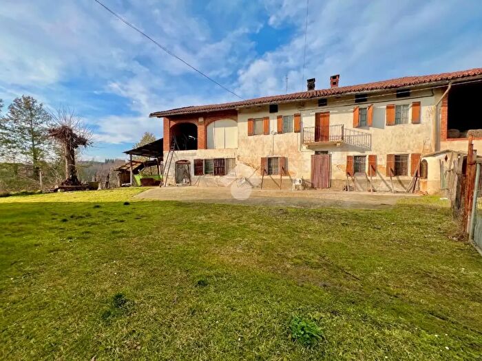 Casa con 7 locali in vendita in Frazione Ranello, Castelnuovo Don Bosco