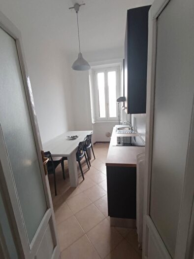 Appartamento con 5 locali in affitto in Vai Spartaco, Milano