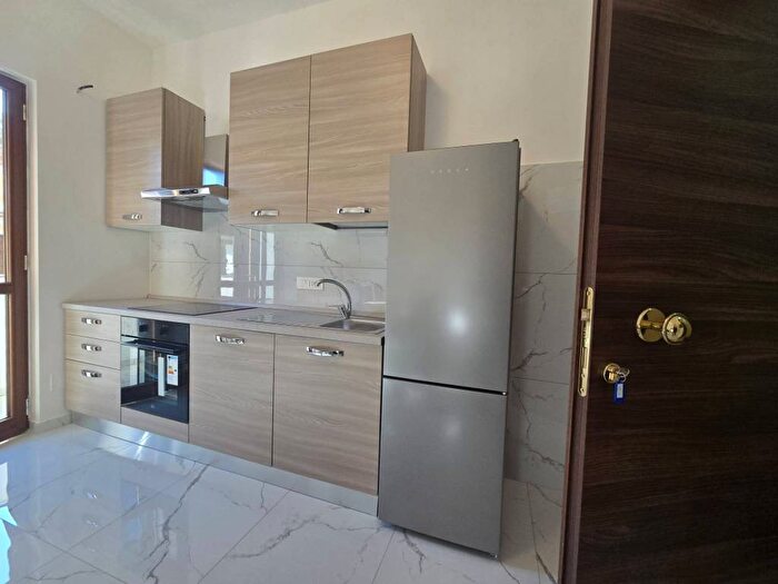 Appartamento bilocale in affitto in Via Carlo Pezone, Parete