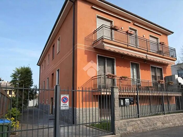 Appartamento trilocale in vendita in Via Giuseppe Giusti, Desio