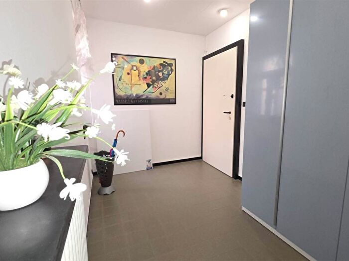 Appartamento con 6 locali in affitto in VIA GB CUSTO, Bolzaneto, Genova