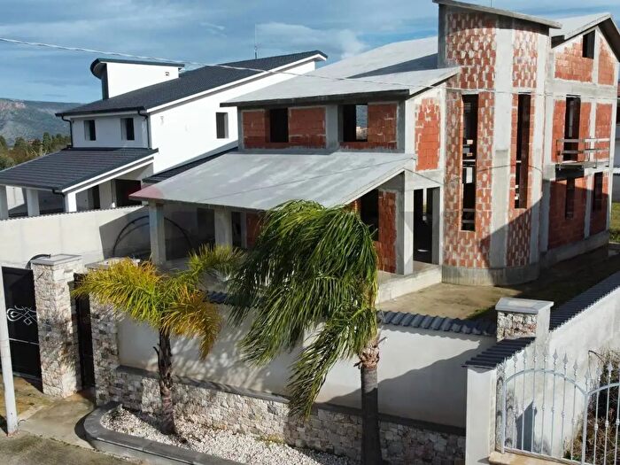 Casa con 8 locali in vendita in Partinico