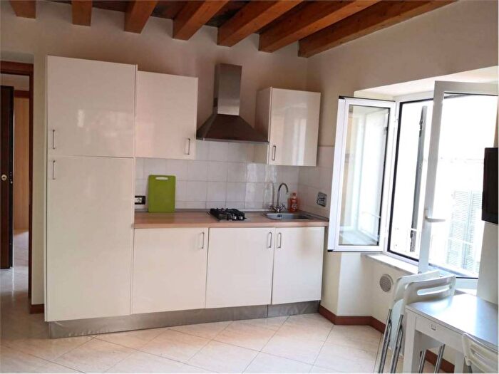 Appartamento trilocale in affitto in Via Adamo Centurione, Lagaccio, Genova