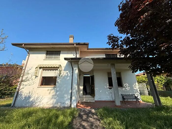 Casa con 6 locali in vendita in Via Noce, San Giorgio Bigarello