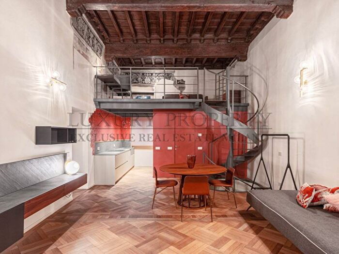 Appartamento trilocale in affitto in Via San Maurilio, Carrobbio, Milano