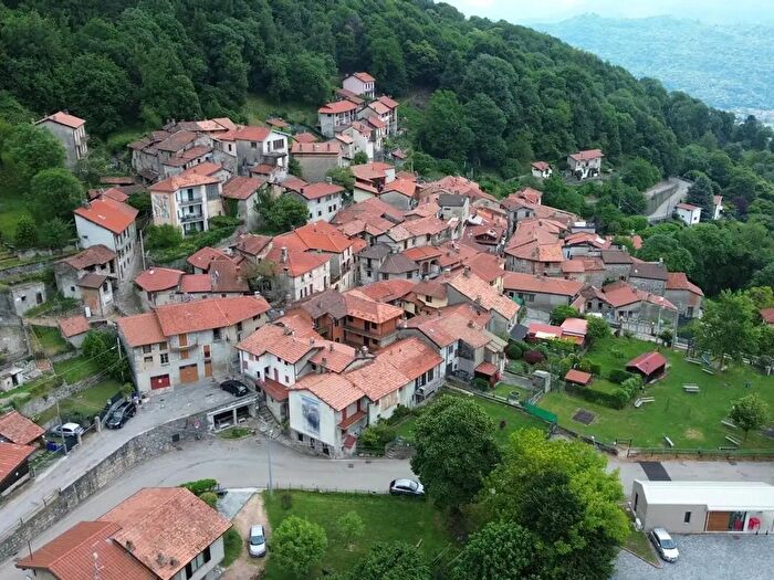 Casa con 5 locali in vendita in Via Virgilio Cerini, Casalzuigno