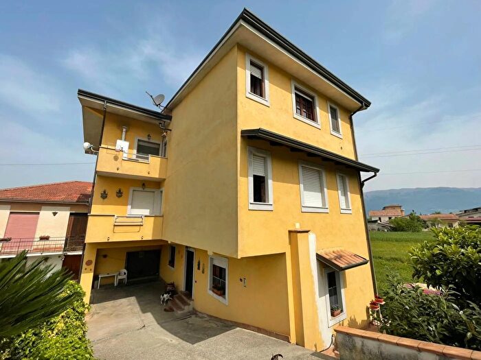 Casa con 9 locali in vendita in Via Lungo Magnene Isola del Liri Frosinone, Isola Del Liri