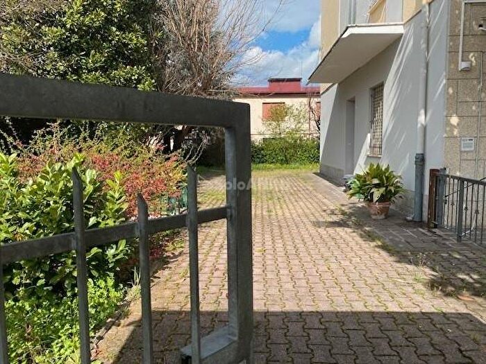 Appartamento con 6 locali in affitto in Via Emilia Est, Modena Est, Modena