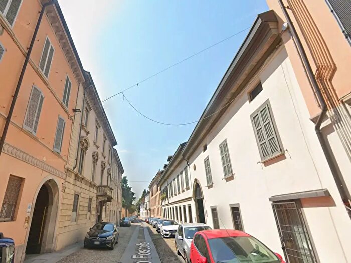 Appartamento trilocale in affitto in Via Ugo Foscolo, Pavia