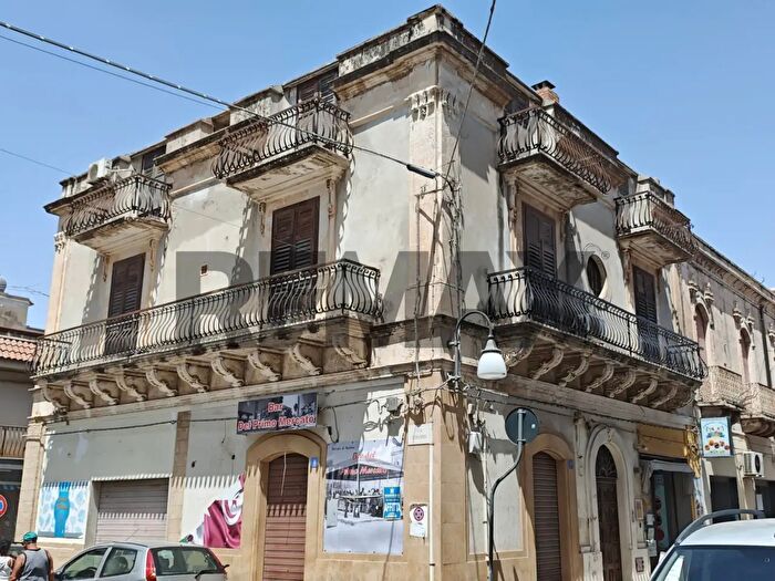 Casa con 13 locali in vendita in Via Garibaldi, Pachino