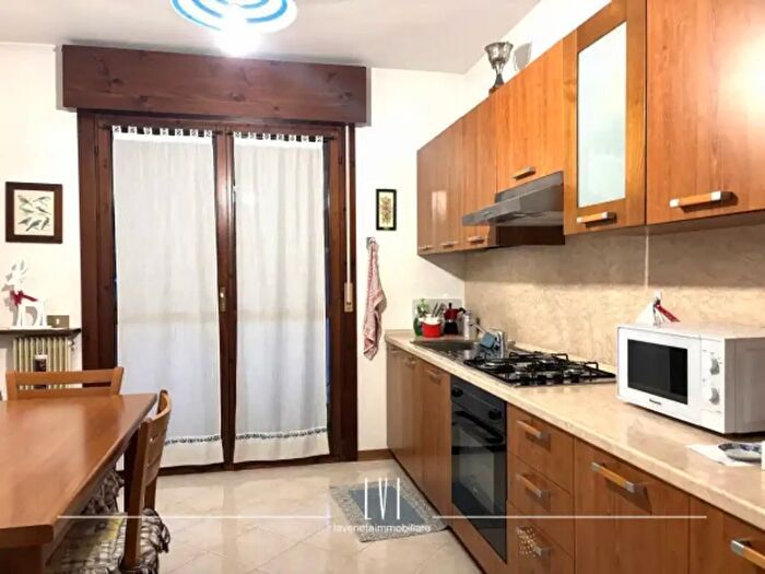 Appartamento trilocale in vendita in Via Giovanni Pascoli, Torre Di Mosto