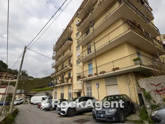 Appartamento trilocale in vendita in Via Candela, Catanzaro