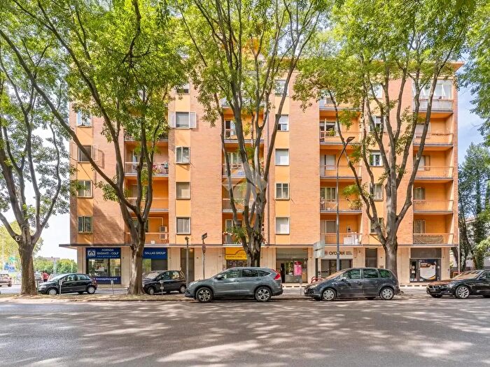Appartamento trilocale in vendita in Viale Novembre, Ferrara