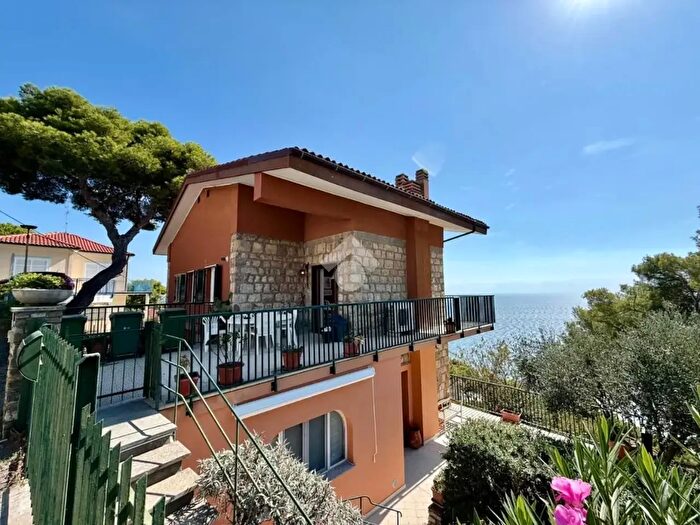 Appartamento con 5 locali in vendita in Via Orizzonte, Andora