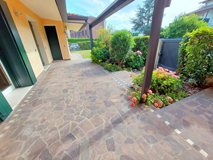 Casa con 8 locali in vendita in Via Tiziano Vecellio, Padova