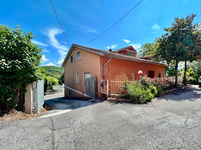 Appartamento con 13 locali in vendita in Fraz Melano, Fabriano