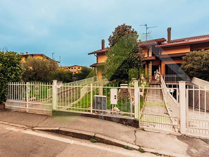 Casa trilocale in vendita in Via Matteotti, Truccazzano