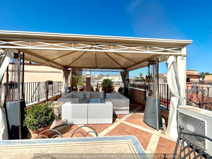 Casa con 6 locali in affitto in Piazza dei Santi Apostoli, Trevi, Roma