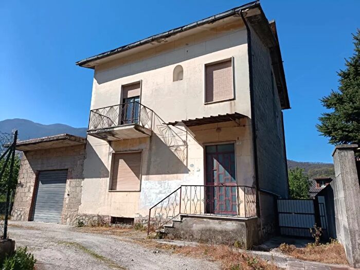 Casa quadrilocale in vendita in Via Grimaldi, Serino