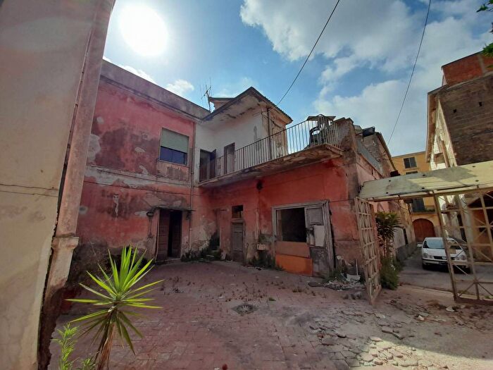 Casa con 6 locali in affitto in Via Ponte Carolino, Centro, Maddaloni