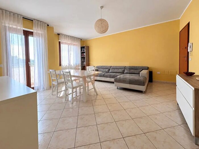 Appartamento con 6 locali in vendita in Via Pertini, Sassari