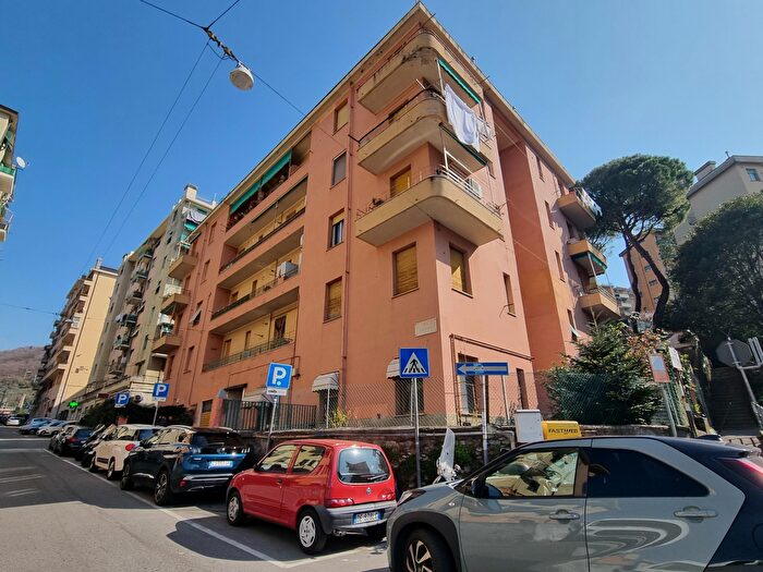 Appartamento quadrilocale in vendita in Via Terpi, Genova