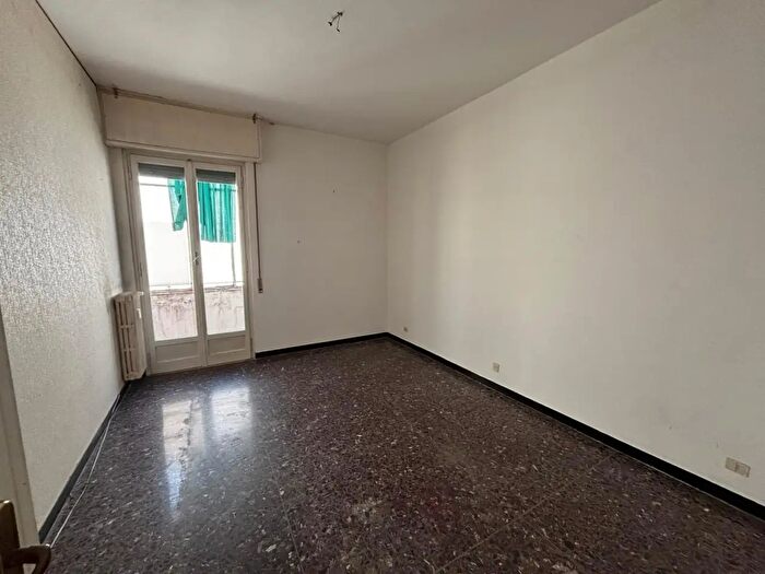 Appartamento con 5 locali in vendita in Via Augusto Bazzino, Savona