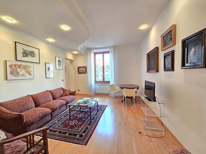 Appartamento quadrilocale in affitto in Via Firenze, Repubblica, Roma