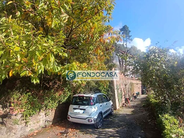 Casa con 7 locali in vendita in Via Tecchioni, Massa