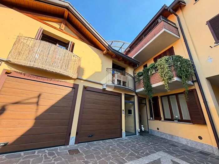 Appartamento trilocale in vendita in Via Bixio, Seregno