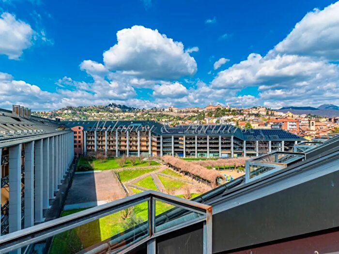 Appartamento trilocale in vendita in Via San Lazzaro, Bergamo