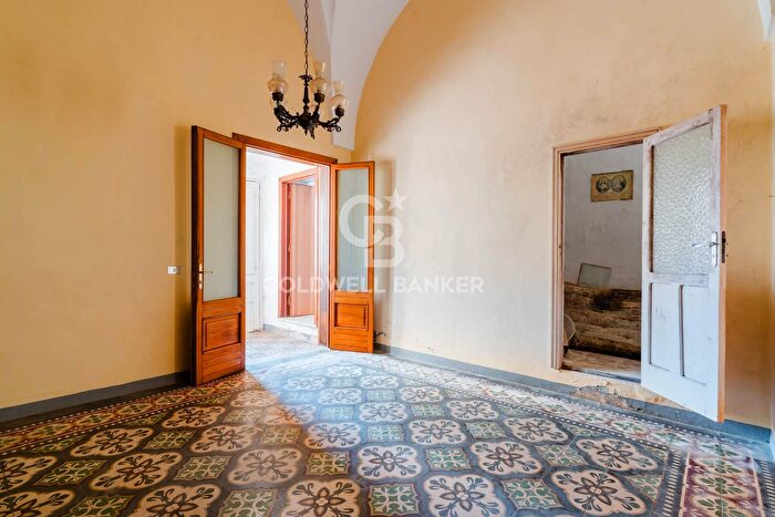 Casa con 6 locali in vendita in Via Generale Giardino, Collepasso