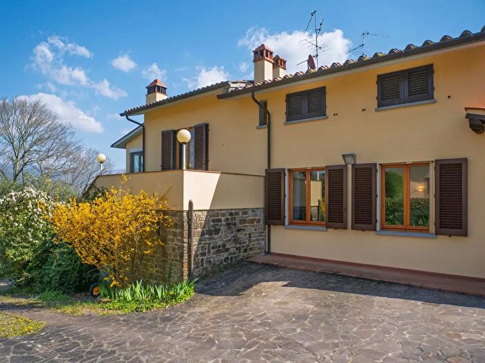 Casa con 12 locali in vendita in Figline e Incisa Valdarno
