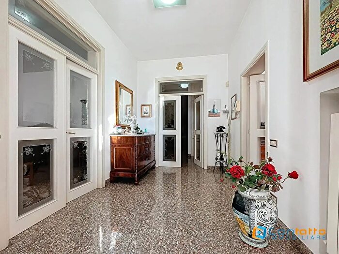 Casa con 12 locali in vendita in Viale John Fitzgerald Kennedy, SantEgidio Alla Vibrata
