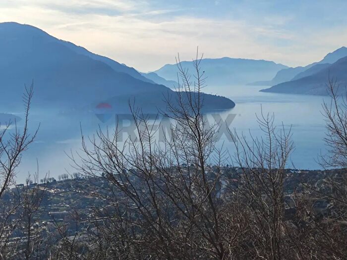 Casa con 5 locali in vendita in Via per Caino, Vercana
