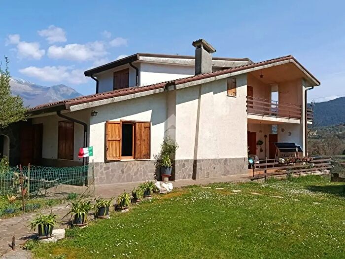 Casa con 6 locali in vendita in Via delle Ginestre, Alatri