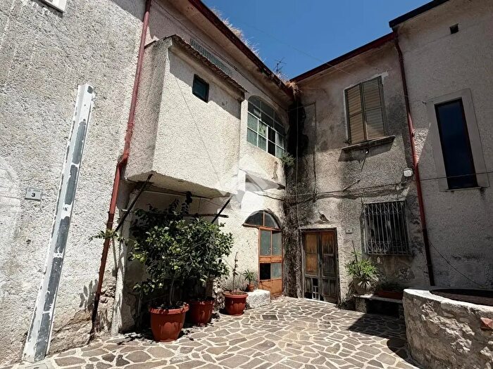 Casa con 5 locali in vendita in Via Pirozza, Cervinara