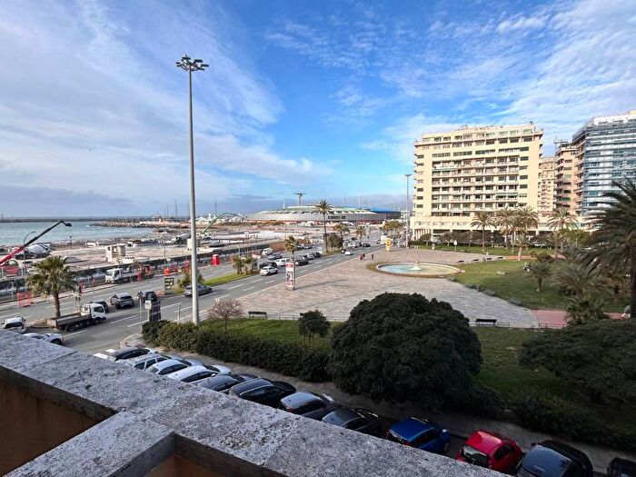 Appartamento trilocale in affitto in Piazza Raffaele Rossetti, Foce, Genova