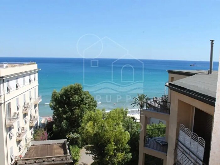 Appartamento con 6 locali in vendita in Alassio