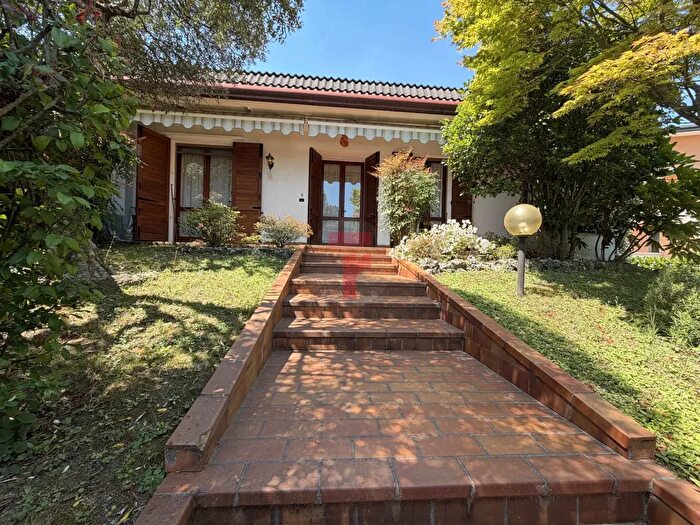 Casa con 5 locali in vendita in Via Dante Alighieri, Limena