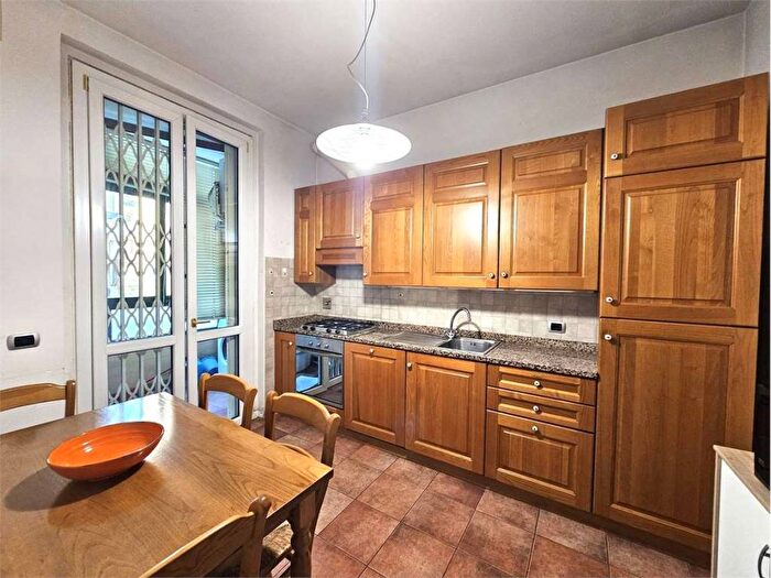 Appartamento quadrilocale in affitto in Via Confalonieri, Le Cure, Firenze