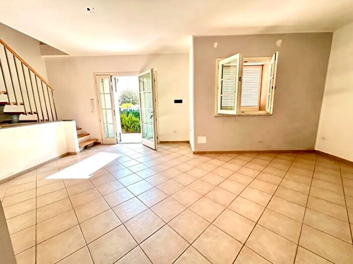 Casa con 7 locali in vendita in Crespina Lorenzana